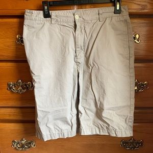 Vineyard Vines 32 9 “ Seam Club Shorts.